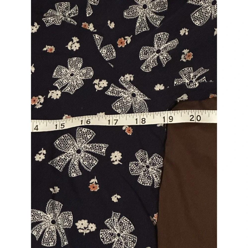 Anthropologie Entro Size Medium Navy Boho Floral Top Ruffle Sleeves with Lace - Picture 3 of 4
